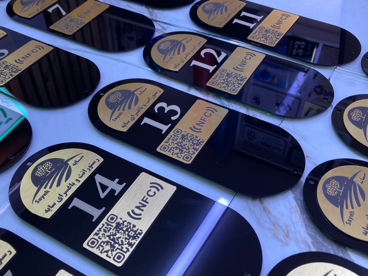 پایه استند پیجر و کیوار کد دیواری NFC (کد 112)